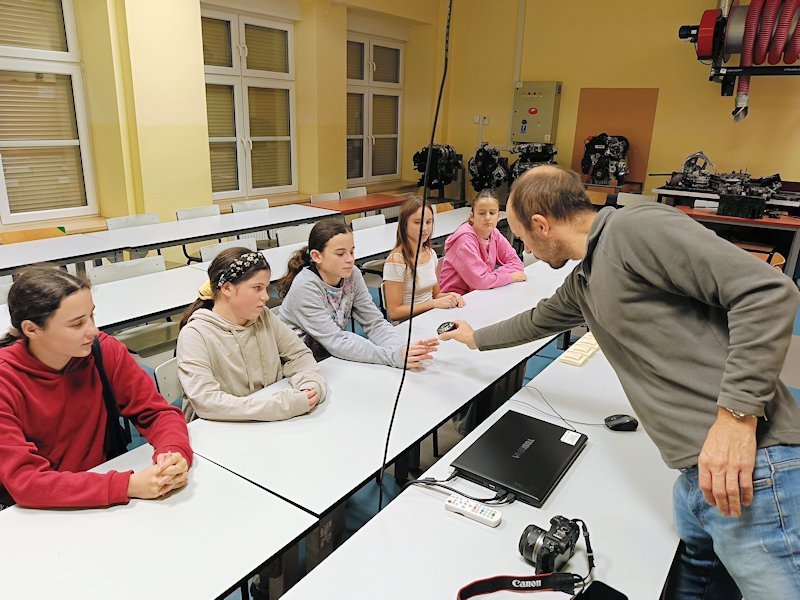 Witamy młodych naukowców w Akademii Młodego Technika